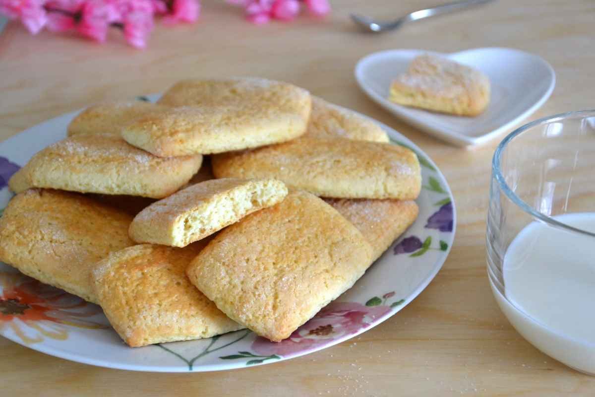 piatto di pastarelle pugliesi biscotti