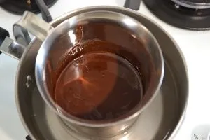 cioccolato fuso per preparare la torta tenerina