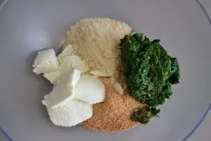 ingredienti per il ripieno dell'erbazzone dolce