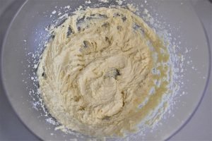 preparazione del ripieno per la torta cappuccina modenese