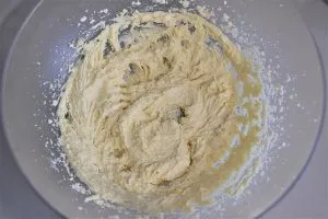 preparazione del ripieno per la torta cappuccina modenese