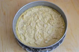 preparazione della torta cappuccina modenese