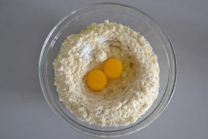 preparazione della torta sinc minut o dei 5 minuti