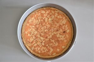torta cappuccina modenese appena sfornata