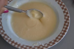 preparazione della torta di carote e mandorle