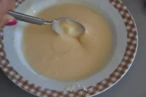 preparazione della torta di carote e mandorle