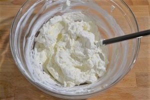 preparazione ricetta tiramisù all'ananas