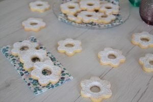 presentazione canestrelli spolverati con zucchero a velo