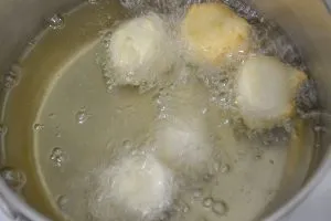 cottura delle castagnole alla ricotta