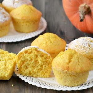 piatto di muffin alla zucca