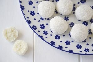 piatto di palline al cocco
