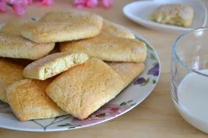 pastarelle pugliesi, biscotti tradizionali semplici e genuini 