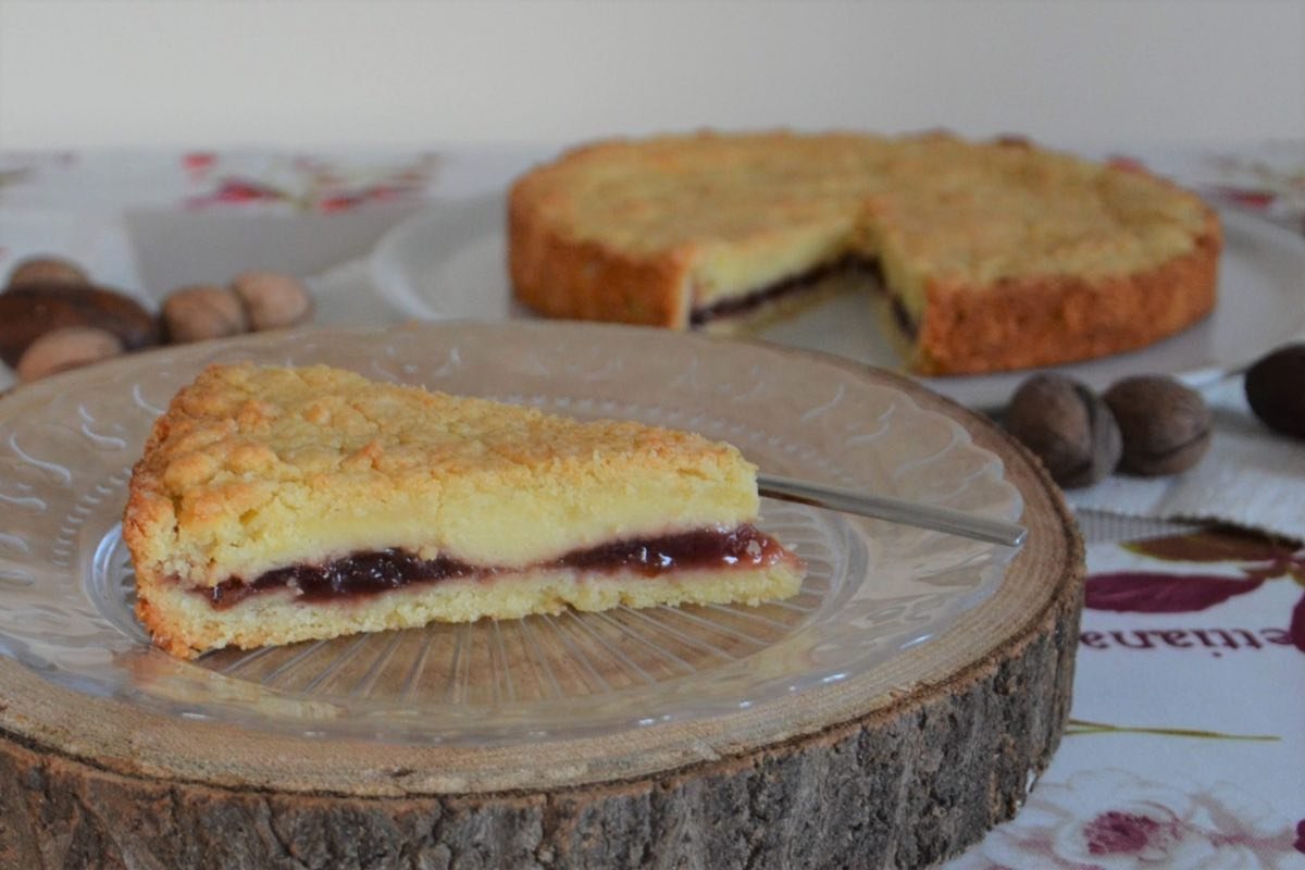 porzione di pastel vasco o gateau basque