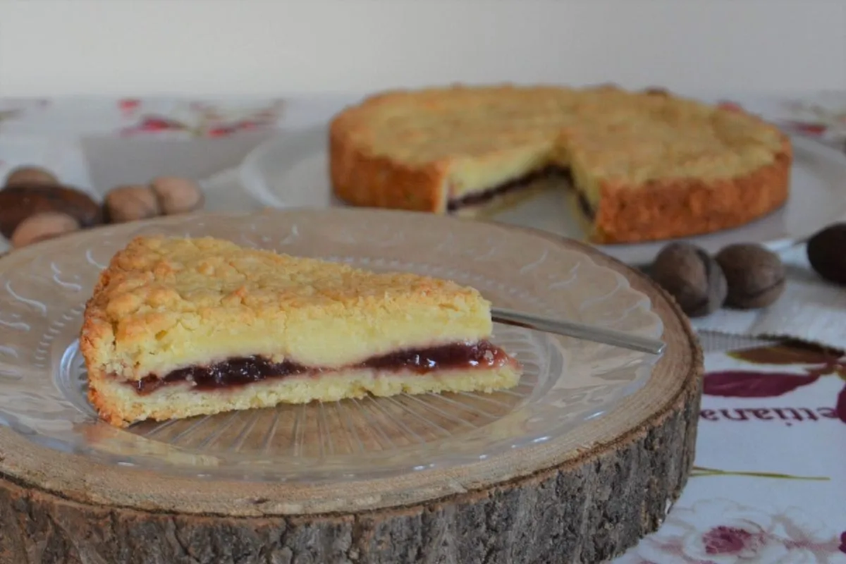 porzione di pastel vasco o gateau basque