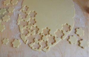 pasta frolla da ritagliare per creare per ottenere i canestrelli
