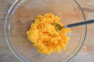 preparazione ricetta dei muffin alla zucca