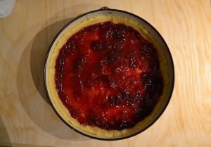 preparazione del pastel vasco o gateau basque confettura