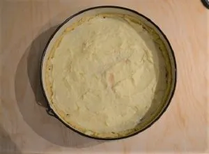 preparazione del pastel vasco o gateau basque crema
