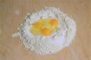 ingredeinti per la pasta frolla delle raviole bolognesi