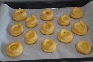teglia di zeppole di san giuseppe cotte al forno