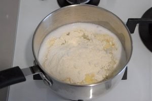preparazione dell'impasto per le zeppole di san giuseppe al forno