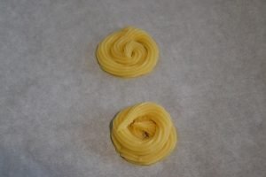 dettaglio di una zeppola di san giuseppe da cuocere al forno