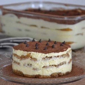 piatto di presentazione ricetta tiramisù