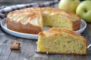 Torta di mele soffice con cannella
