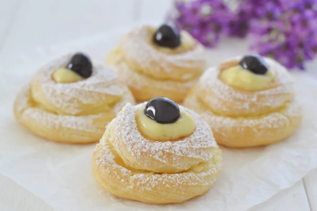 zeppole di san giuseppe al forno con crema e amarena