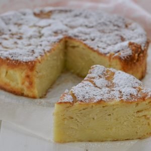 fetta di torta di mele cremosa
