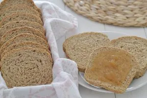 fette biscottate integrali senza zucchero servite