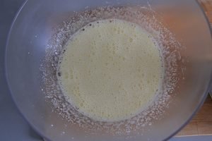 preparazione della torta di cachi