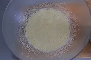 preparazione della torta di cachi
