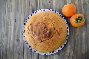 torta di cachi sfornata