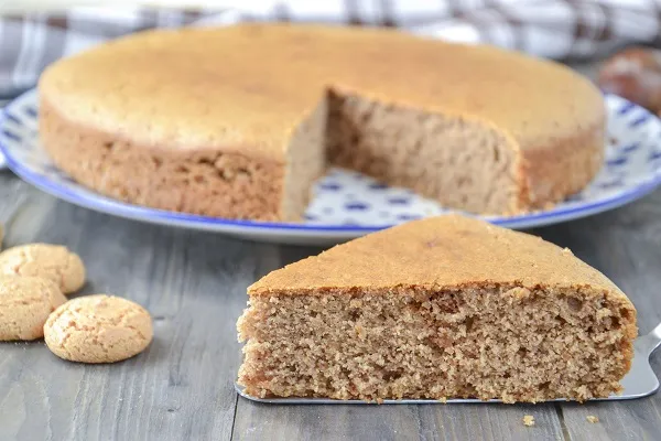 fetta di torta di castagne e amaretti
