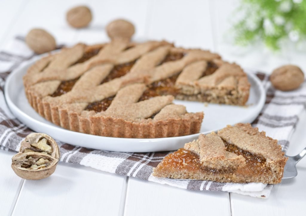 crostata con farina integrale sfornata