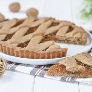 crostata con farina integrale sfornata