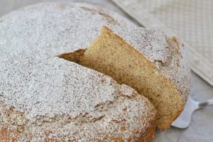 fetta di torta con farina di farro integrale soffice