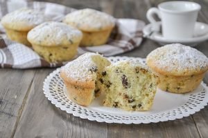 muffin con gocce di cioccolato soffici con zucchero a velo
