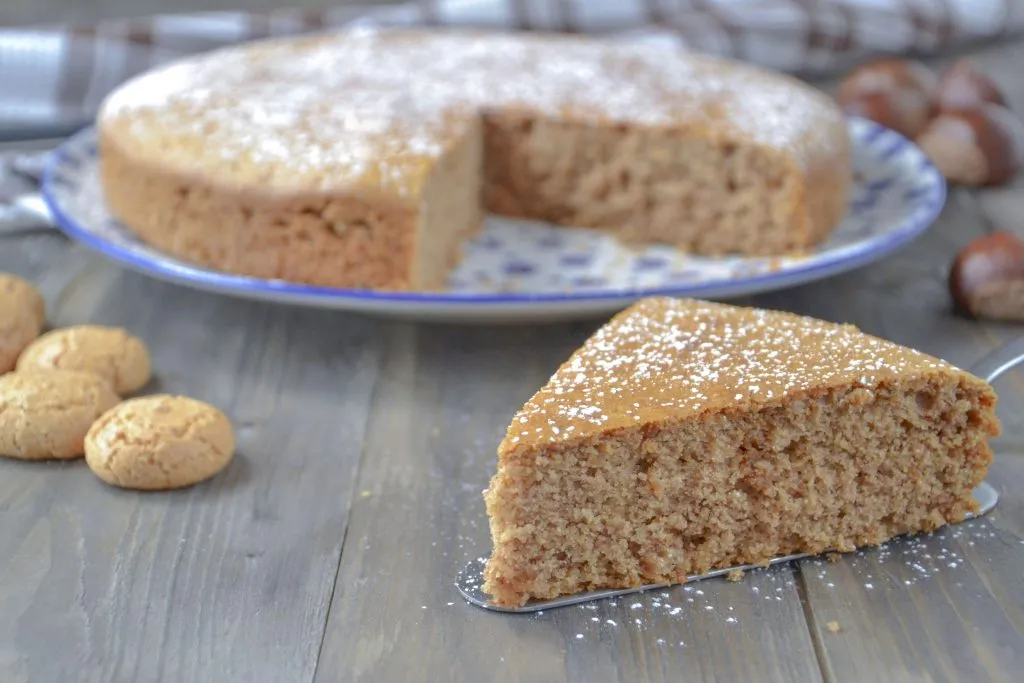torta di castagne e amaretti con zucchero a velo