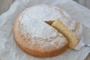 torta con farina di farro integrale sfornata
