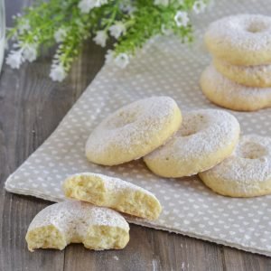 biscotti alla panna con zucchero