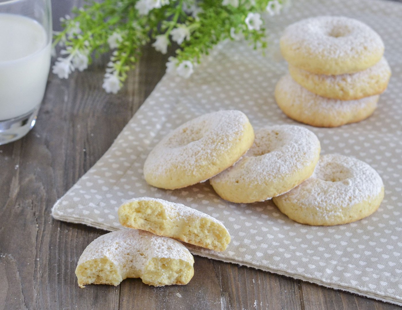 biscotti alla panna con zucchero