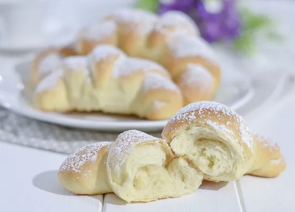 cornetti di pan brioche soffici alla panna