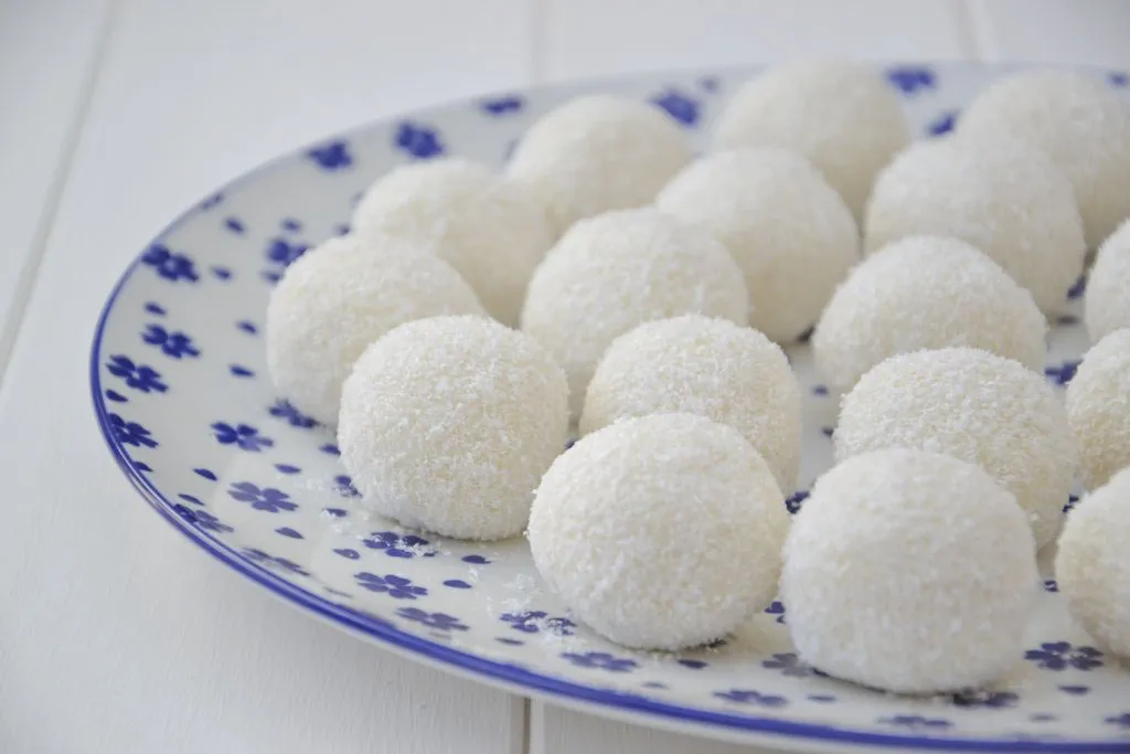 piatto di palline al cocco