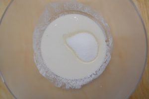 preparazione dei cornetti di pan brioche