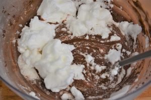 torta soffice al cioccolato con albumi