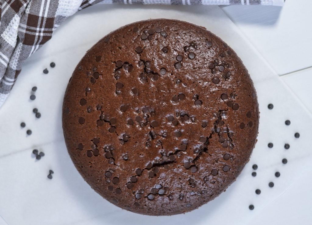 torta soffice al cioccolato sfornata