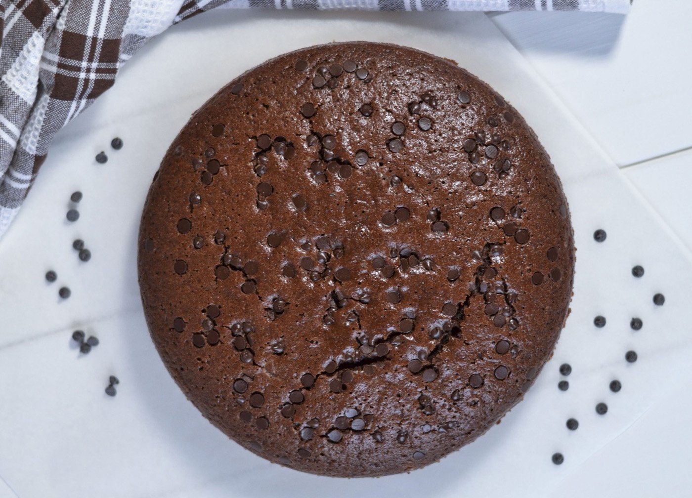 torta soffice al cioccolato sfornata