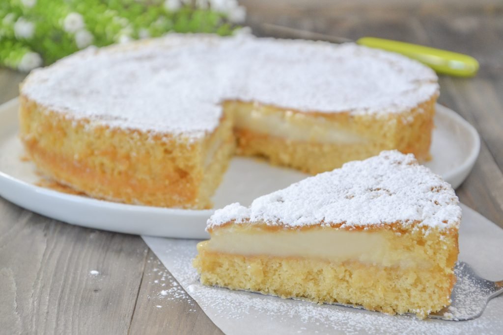 torta versata con crema al latte